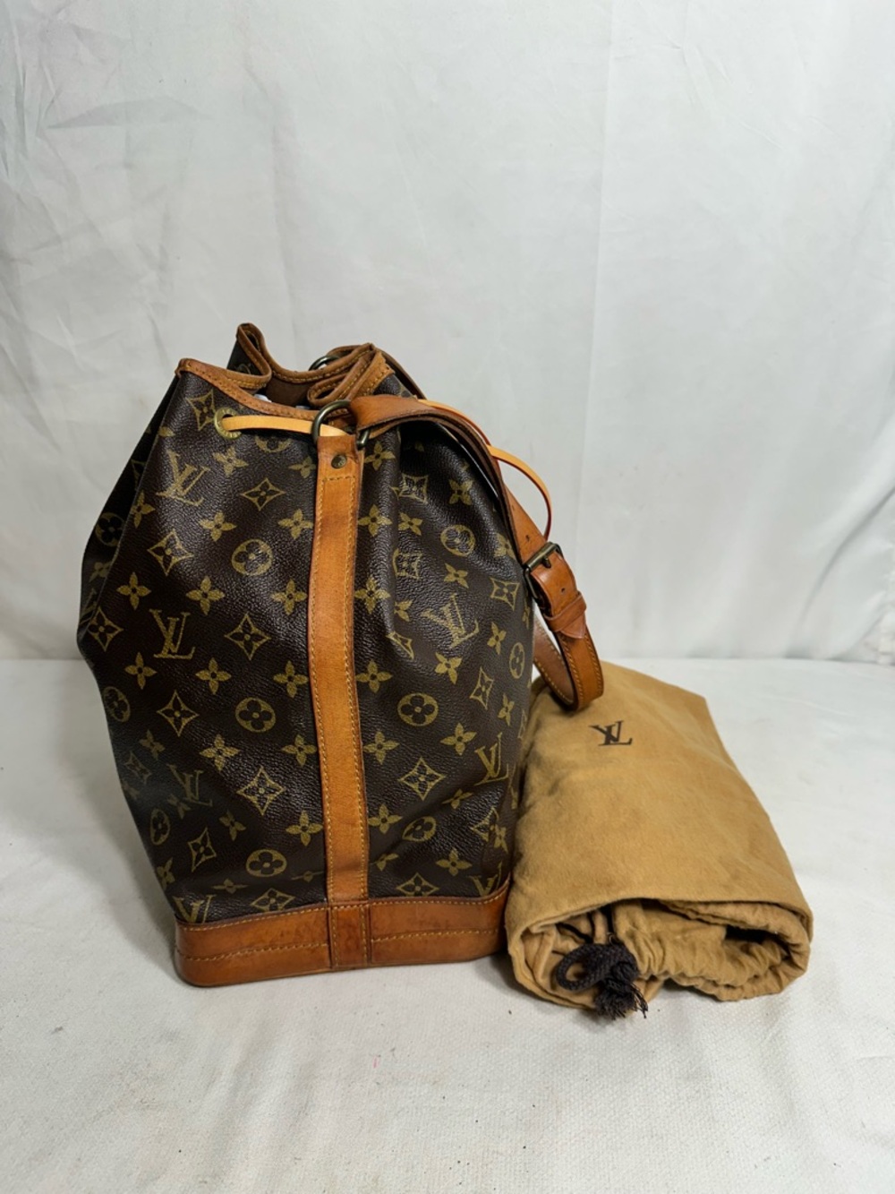 Louis Vuitton Shoulder Bag - Picture 5 of 11